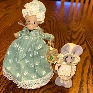 Hand-made mouse collectible shelf sitters. Set of two